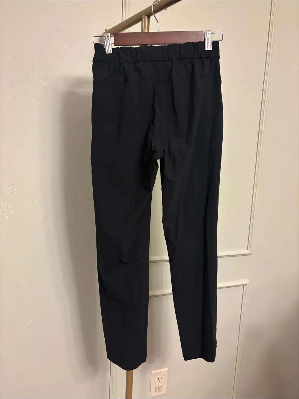 Vuori Miles Performance Pants XS Black Elastic-Waist Ankle Pants -MSRP $118 NWOT
